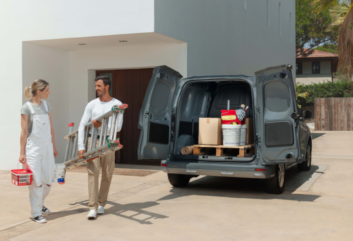 NISSAN Townstar Fourgon Gris - Vue arrière portes ouvertes avec chargement 